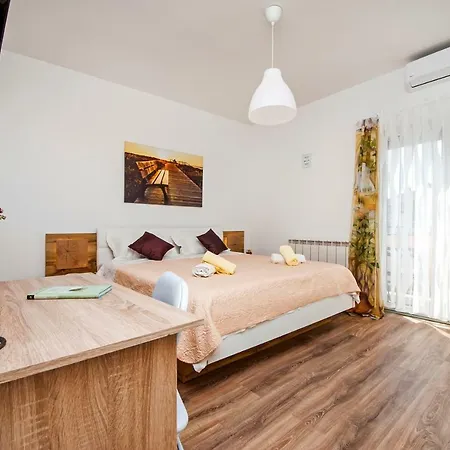 Mariana 招待所 3*