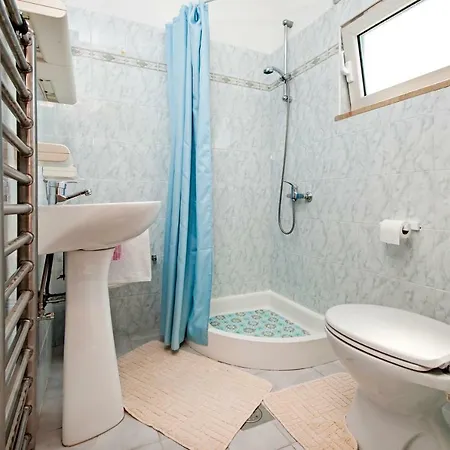 Mariana 招待所 3*